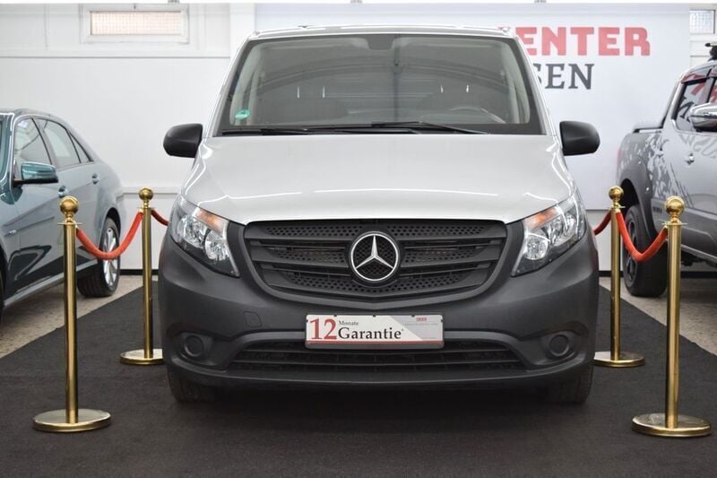 Silber Gebraucht 2019 Mercedes Vito Van / Kleinbus | 17.799 € (Fairer Preis) - Bild 1/4