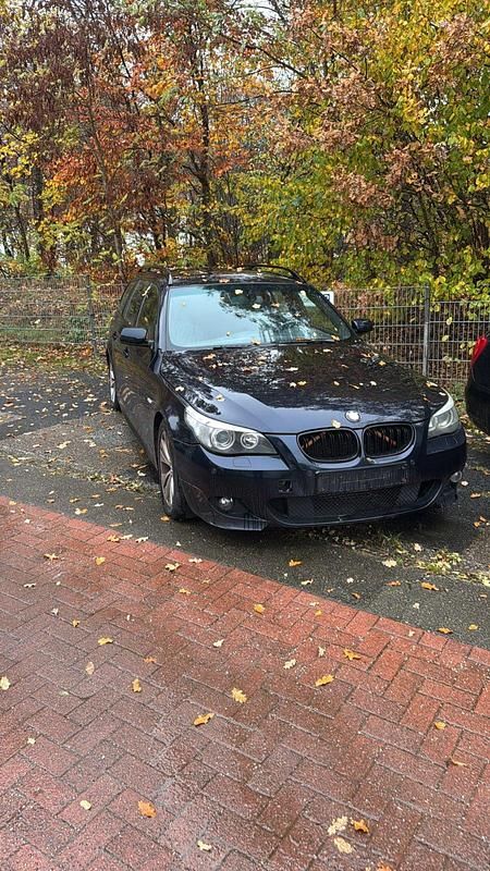 Blau Gebraucht 2006 BMW 530 M Sport Kombi | 3.490 € - Bild 1/3