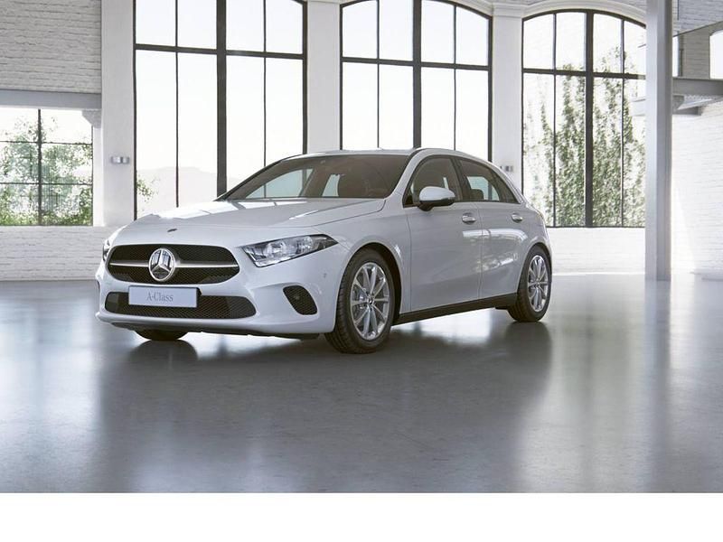 Weiß Gebraucht 2023 Mercedes A200 Business Limousine | 23.990 € (Guter Preis) - Bild 1/4