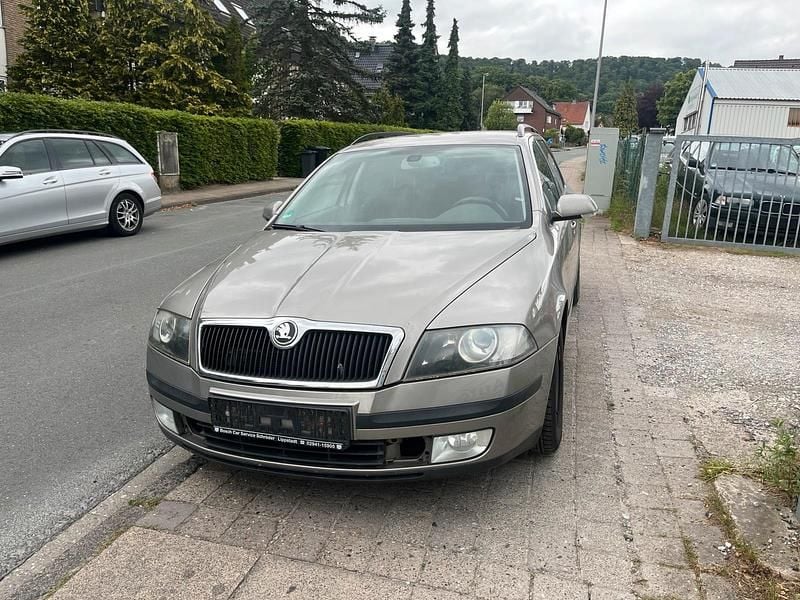 Gelb Gebraucht 2008 Skoda Octavia Kombi | 1.199 € (Superpreis) - Bild 1/4