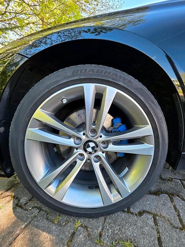 Gebraucht BMW 330 Sport Line 258 PS (189 kW) 2014 Schwarz Limousine