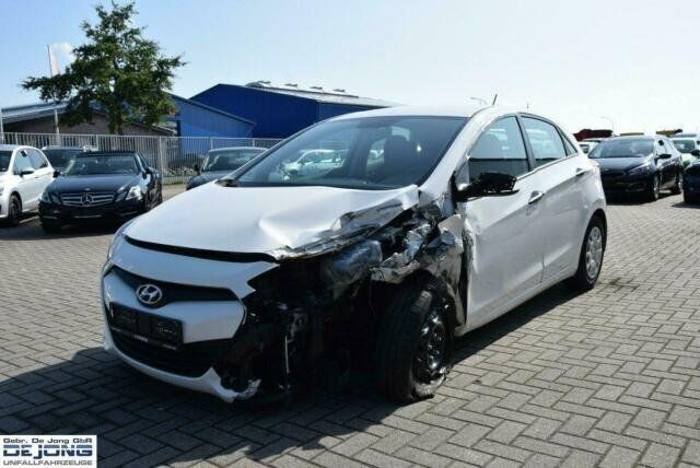 Gebraucht Hyundai i30 Classic 90 PS (66 kW) 2015 Weiß