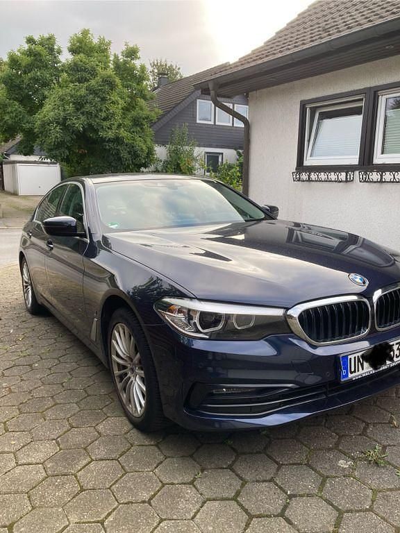 Blau Gebraucht 2018 BMW 530e Sport Line Limousine | 22.990 € (Superpreis) - Bild 1/4