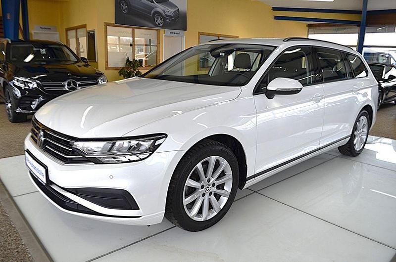 Gebraucht VW Passat Basis 150 PS (110 kW) 2022 Weiß Kombi