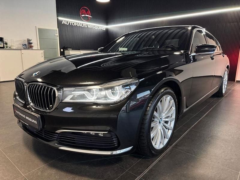 Saphirschwarz Gebraucht 2017 BMW 730 Performance Limousine | 32.290 € (Fairer Preis) - Bild 1/4