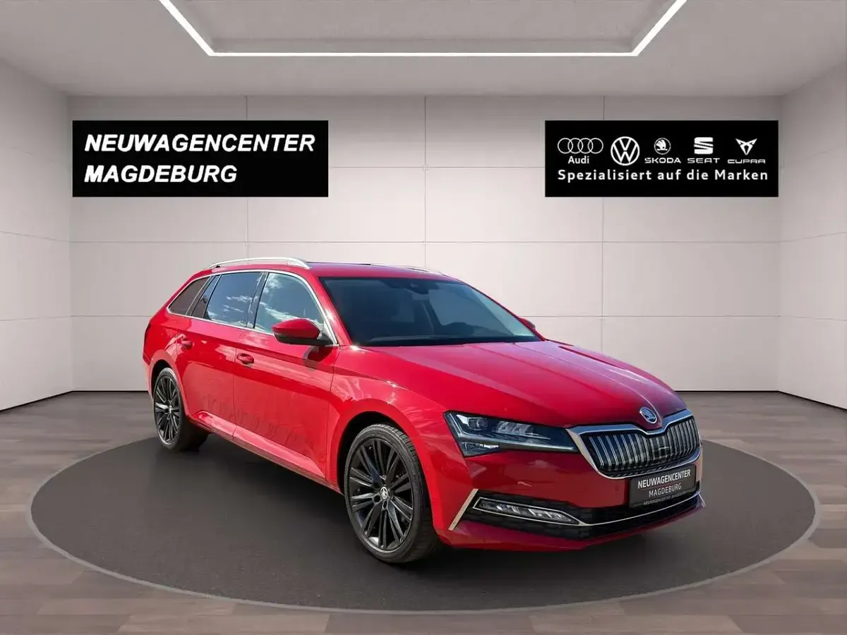 Gebraucht Skoda Superb Style 218 PS (160 kW) 2022 Velvetrot metallic Kombi