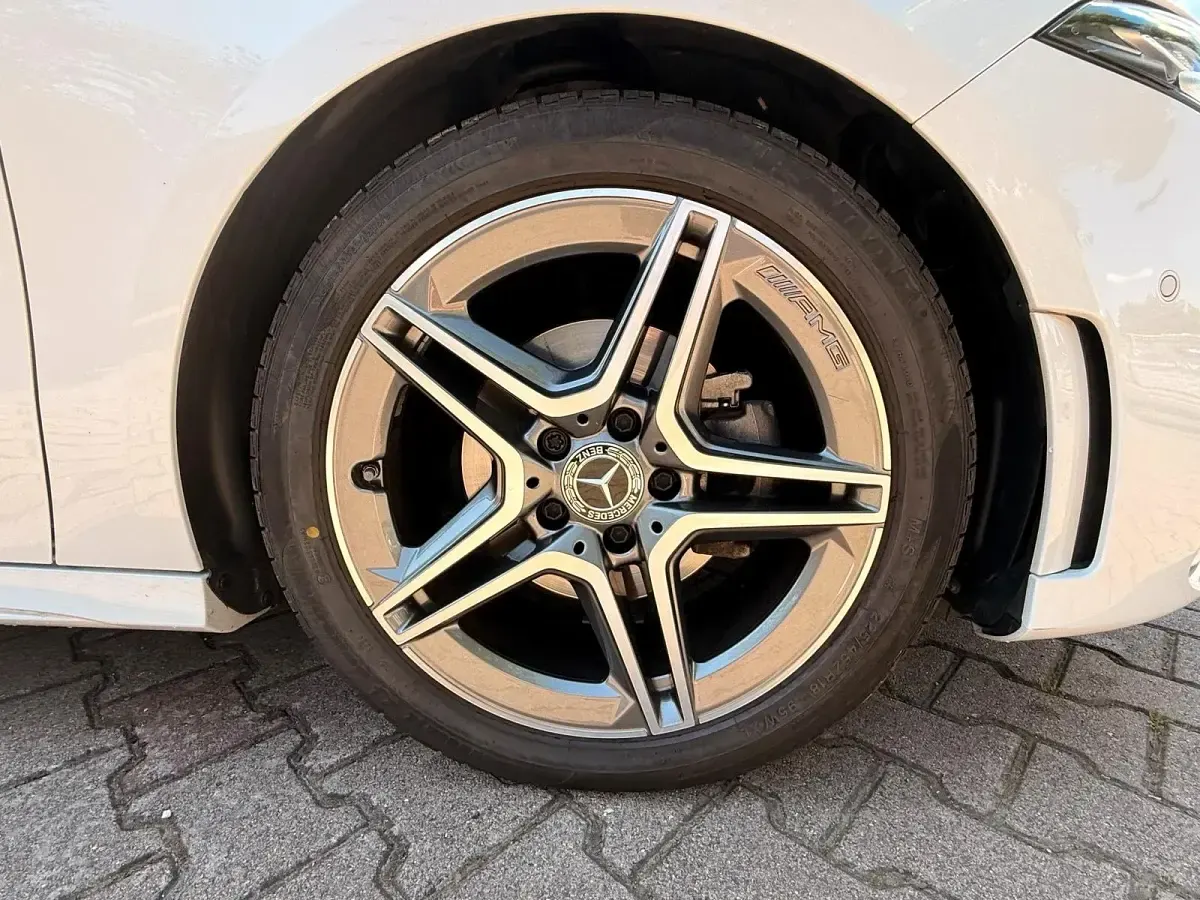 Gebraucht Mercedes A180 AMG 136 PS (100 kW) 2022 Weiß Kleinwagen