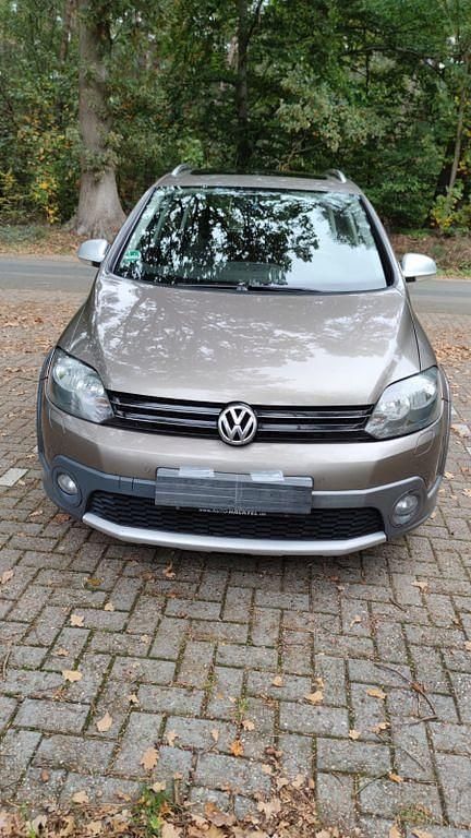 Braun Gebraucht 2012 VW Golf Plus Cross Comfortline Van / Kleinbus | 5.790 € (Fairer Preis) - Bild 1/4