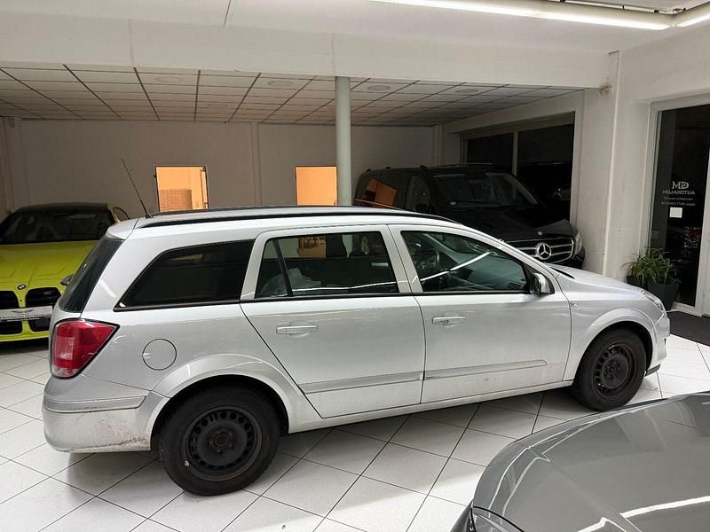 Silber Gebraucht 2009 Opel Astra Kombi | 1.450 € (Guter Preis) - Bild 1/4