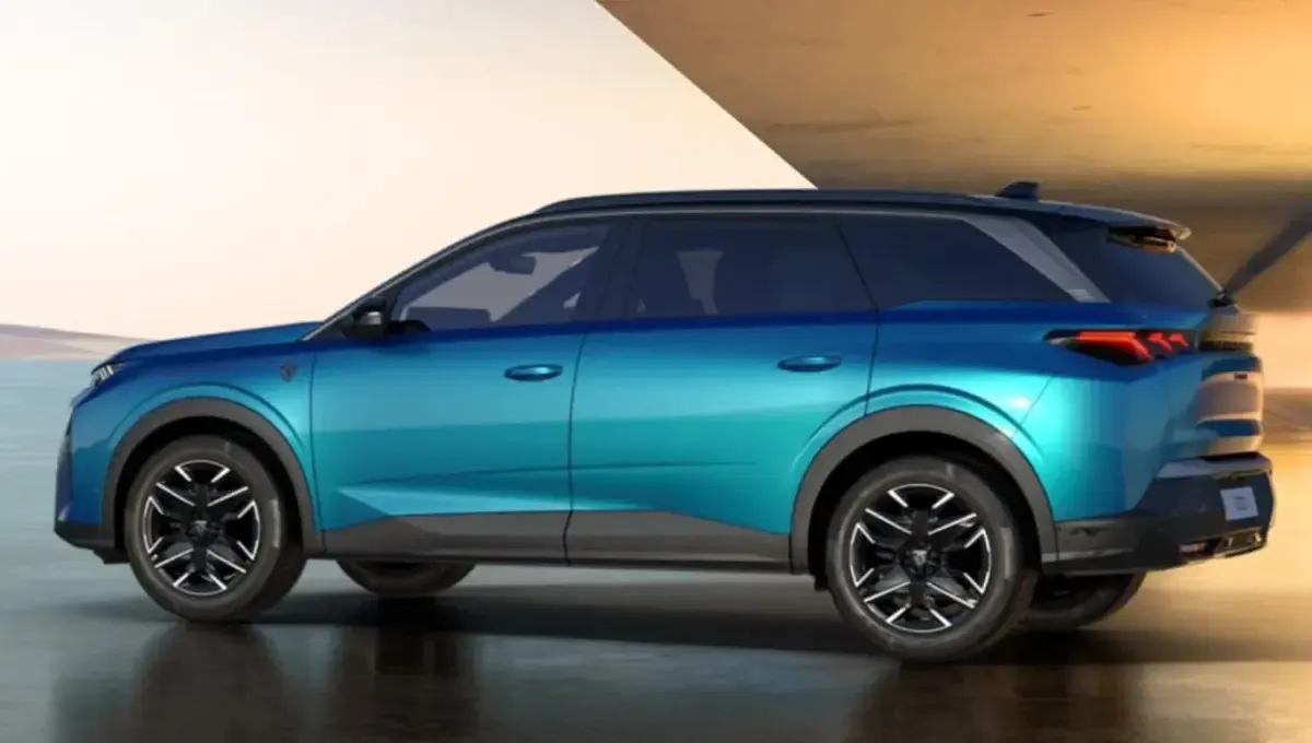 Neu Peugeot 5008 GT 145 PS (106 kW) 2026 Obsession blau metallic SUV