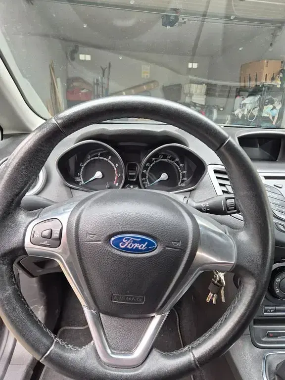 Usata Ford Fiesta SYNC Edition 101 CV (74 kW) 2015 Nero Utilitaria