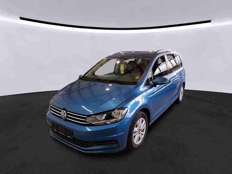 Caribbean blue metallic Gebraucht 2022 VW Touran Comfortline Van / Kleinbus | 19.999 € (Superpreis) - Bild 1/4