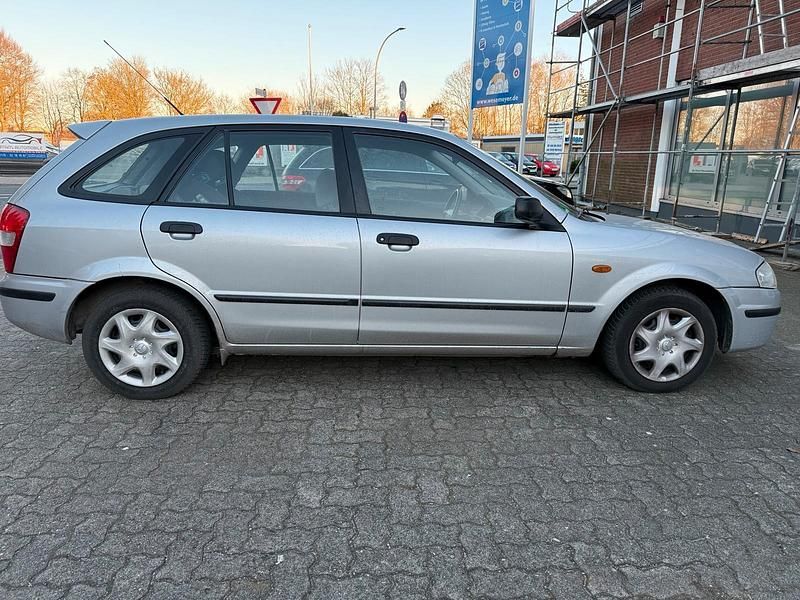 Silber Gebraucht 1999 Mazda 323 Limousine | 2.799 € - Bild 1/4