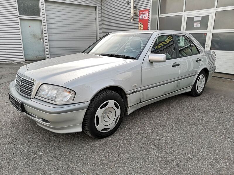 Silber Gebraucht 1998 Mercedes C180 Limousine | 3.950 € (Fairer Preis) - Bild 1/4