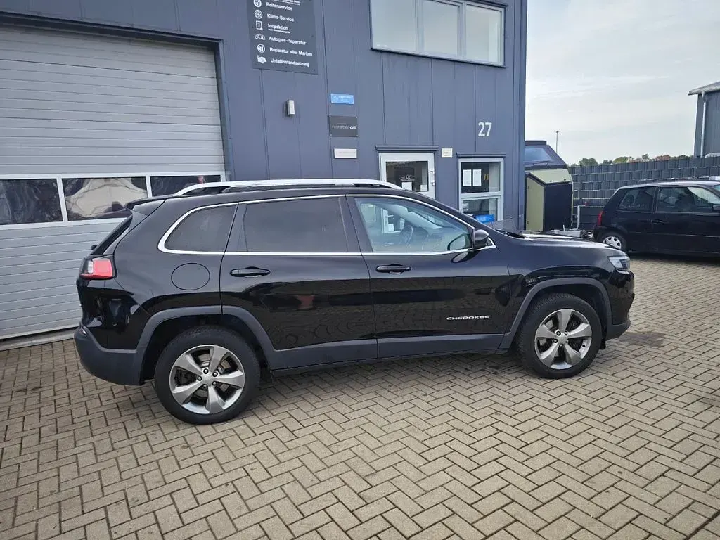 Gebraucht Jeep Cherokee Limited 200 PS (147 kW) 2019 Schwarz SUV