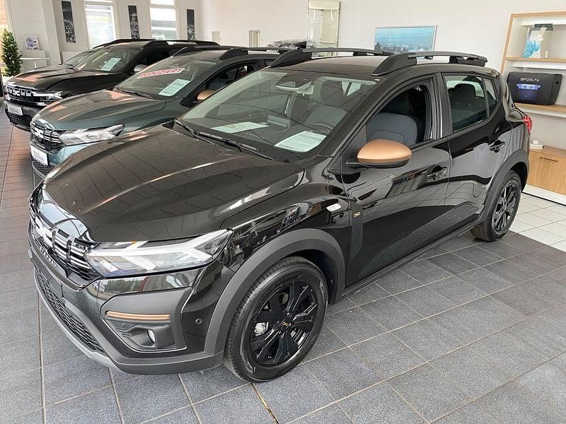 Schwarz Neu 2025 Dacia Sandero Extreme Kleinwagen | 22.980 € - Bild 1/4