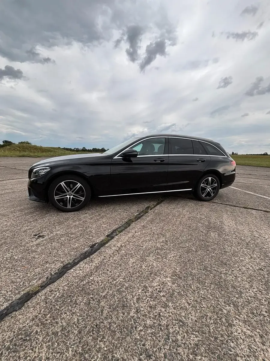 Gebraucht Mercedes C220 194 PS (142 kW) 2021 Schwarz Kombi