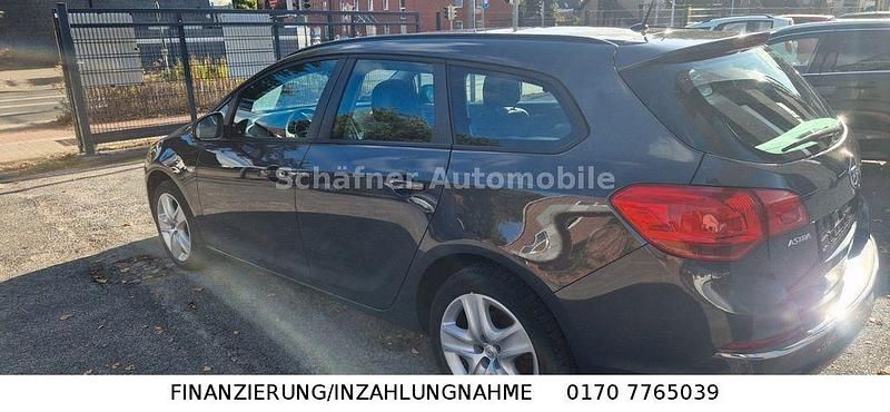Gebraucht Opel Astra Selection 101 PS (74 kW) 2013 Grau Kombi