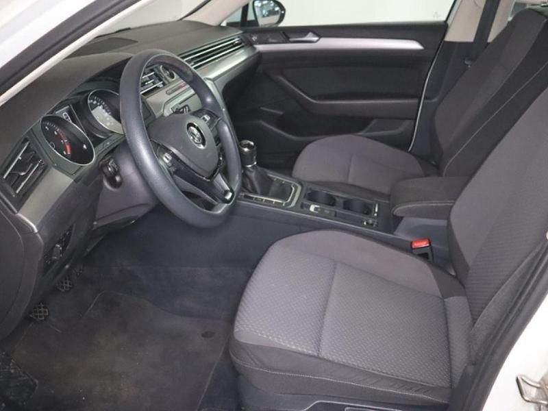 Gebraucht VW Passat 125 PS (91 kW) 2015 Weiß Kombi