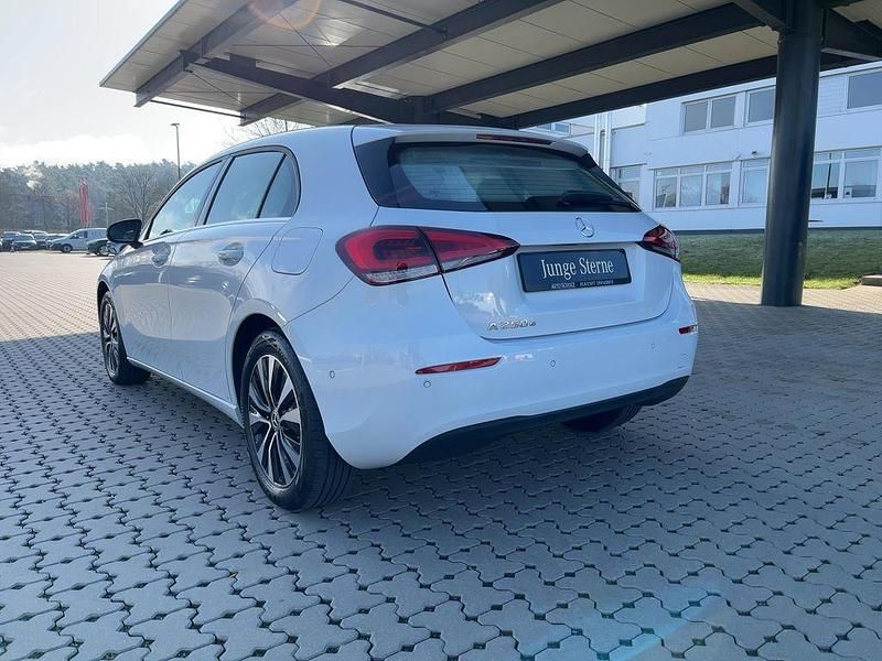 Gebraucht Mercedes A250 218 PS (160 kW) 2021 Weiß Limousine