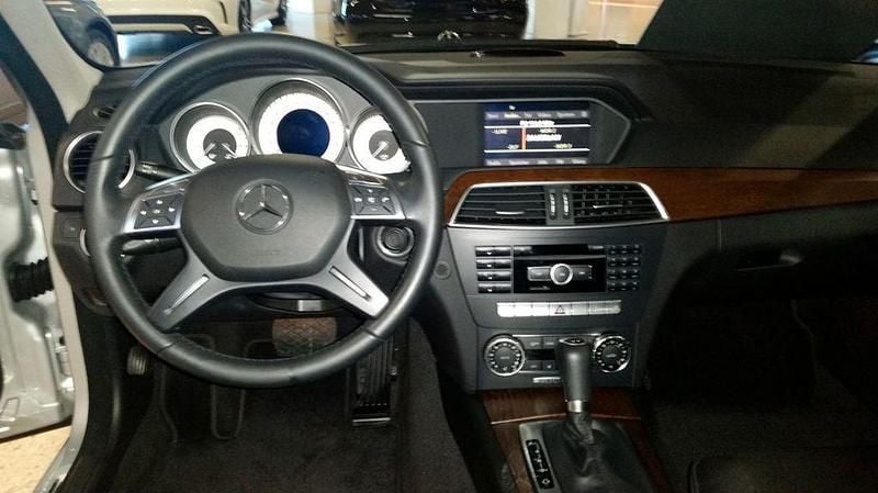 Gebraucht Mercedes C180 156 PS (114 kW) 2011 Silber Limousine