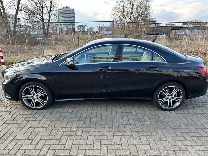 Schwarz Gebraucht 2015 Mercedes CLA200 Coupé | 12.490 € (Superpreis) - Bild 1/4