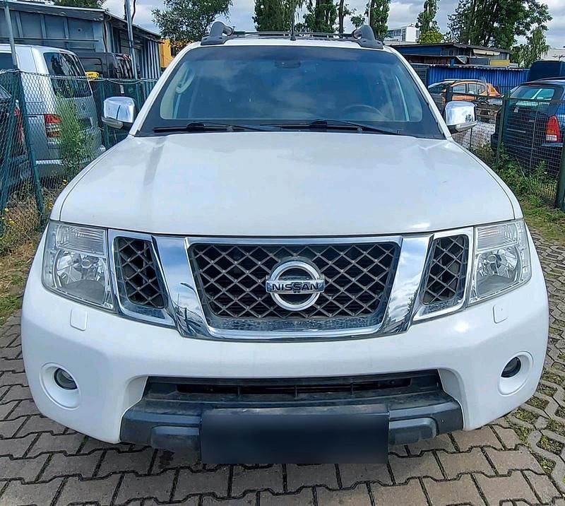 Gebraucht Nissan Navara 231 PS (169 kW) 2014 Weiß Pickup