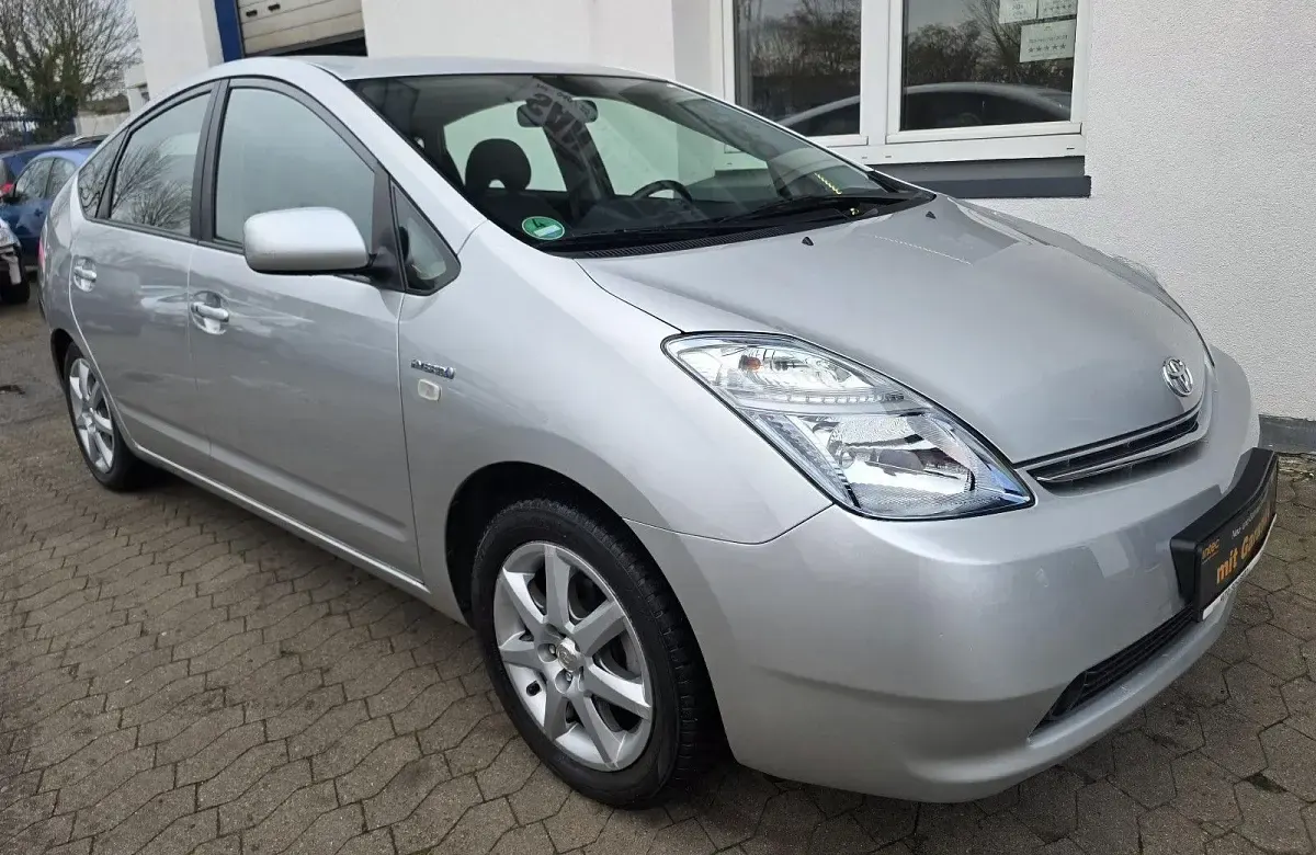 Używany Toyota Prius Sol 77 KM (56 kW) 2008 Srebrny Sedan/Limuzyna