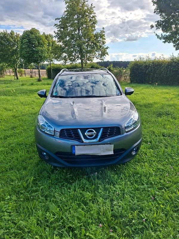 Grau Gebraucht 2012 Nissan Qashqai +2 SUV | 6.000 € (Fairer Preis) - Bild 1/4