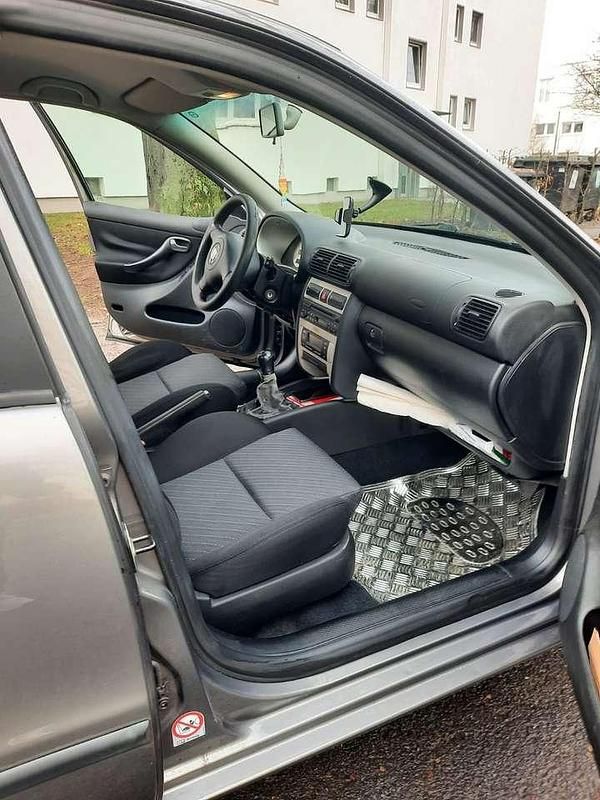 Second-hand Seat Leon Reference 102 CP (75 kW) 2006 Gri Hatchback