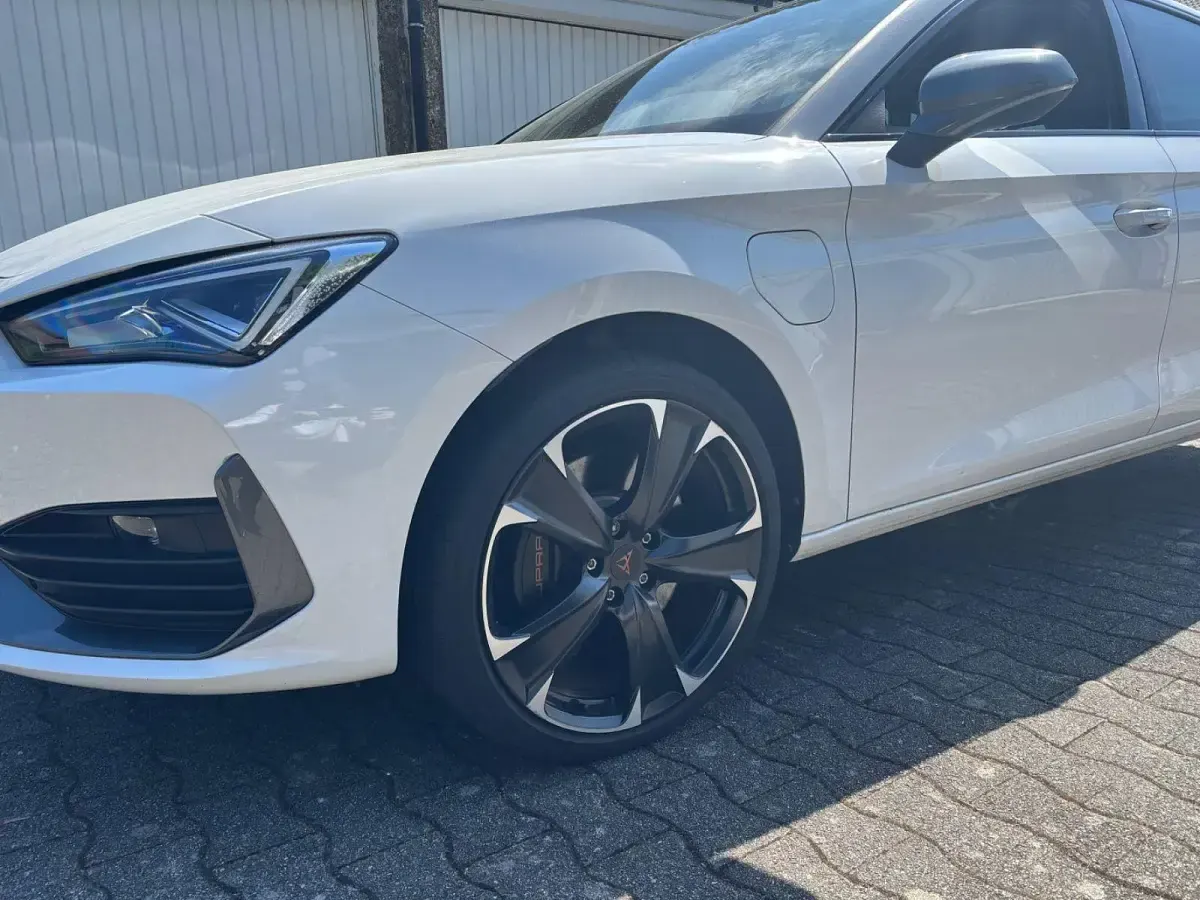 Second-hand Cupra Leon 245 CP (180 kW) 2021 Alb Berlinǎ