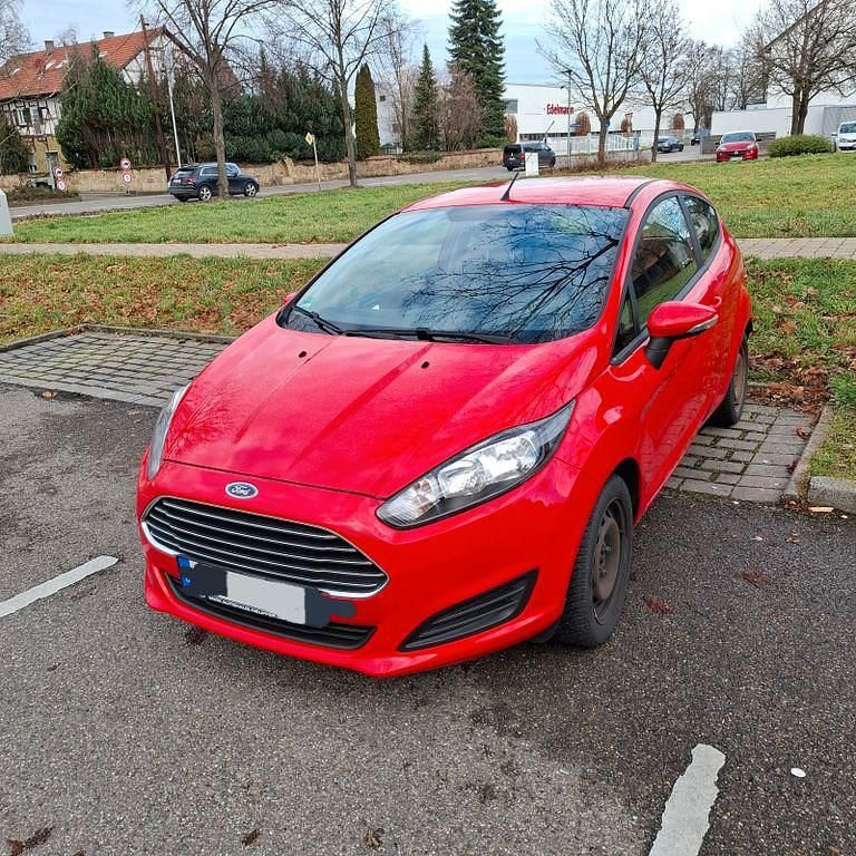Rot Gebraucht 2015 Ford Fiesta Trend Limousine | 4.600 € (Guter Preis) - Bild 1/4