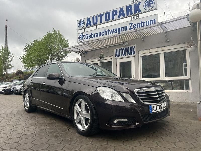 Braun Gebraucht 2010 Mercedes E350 Avantgarde Limousine | 9.500 € (Superpreis) - Bild 1/4
