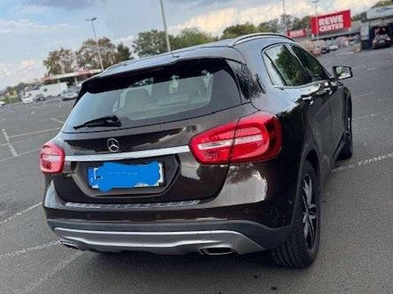 Gebraucht Mercedes GLA220 170 PS (125 kW) 2013 Braun SUV