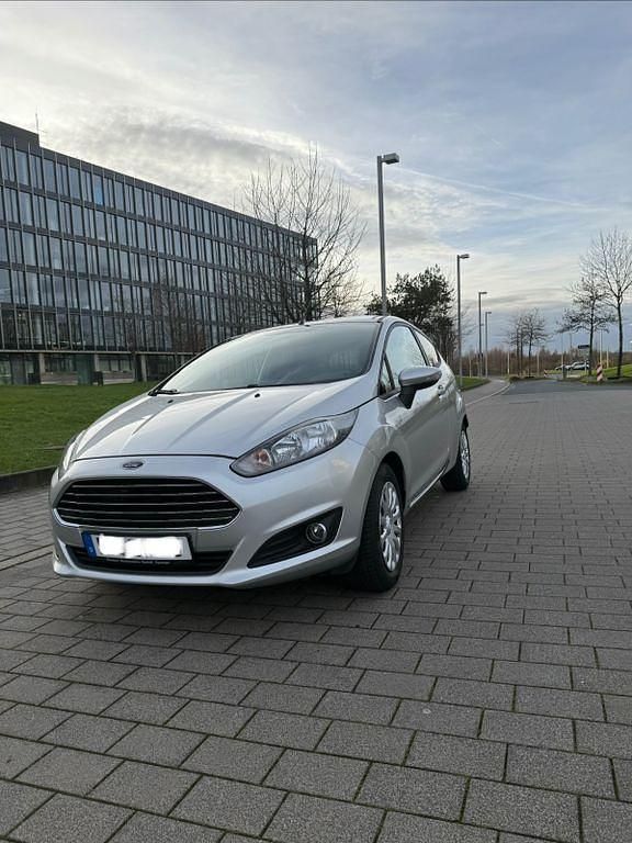 Silber Gebraucht 2014 Ford Fiesta Titanium Kleinwagen | 5.000 € (Guter Preis) - Bild 1/4