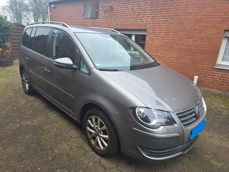 Grau Gebraucht 2009 VW Touran Freestyle Van / Kleinbus | 2.550 € (Guter Preis) - Bild 1/4