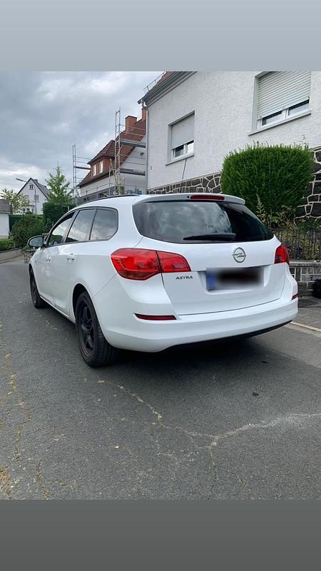 Gebraucht Opel Astra 116 PS (85 kW) 2011 Weiß Kombi