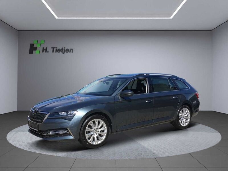 Grau Gebraucht 2021 Skoda Superb Style Kombi | 39.690 € - Bild 1/4