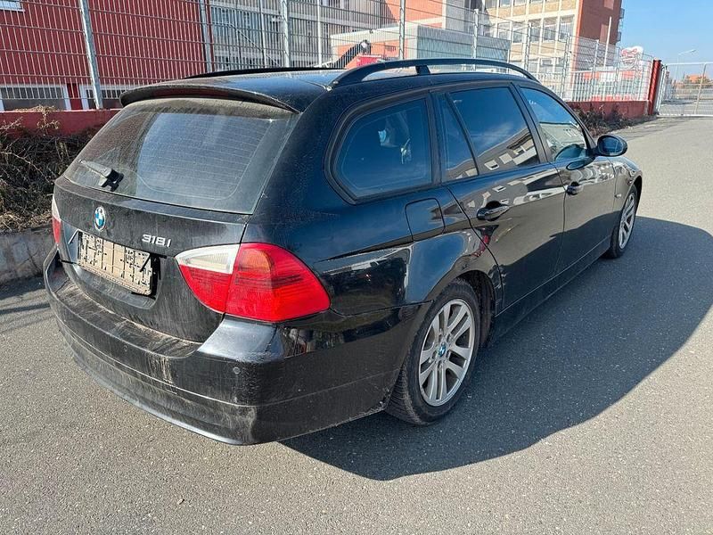 Gebraucht BMW 318 143 PS (105 kW) 2008 Schwarz Kombi