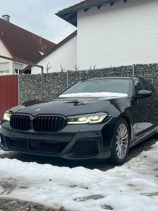 Gebraucht BMW 530 Performance 286 PS (210 kW) 2023 Grau Kombi