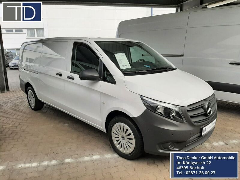 Weiß Gebraucht 2023 Mercedes Vito Van / Kleinbus | 32.800 € (Fairer Preis) - Bild 1/4