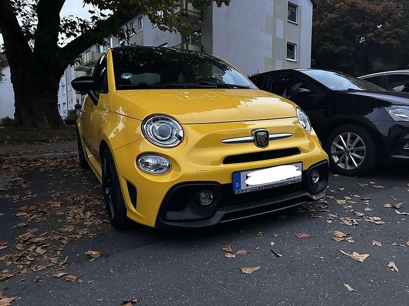 Gelb Gebraucht 2021 Abarth 595 Turismo Kleinwagen | 26.700 € (Teuer) - Bild 1/4