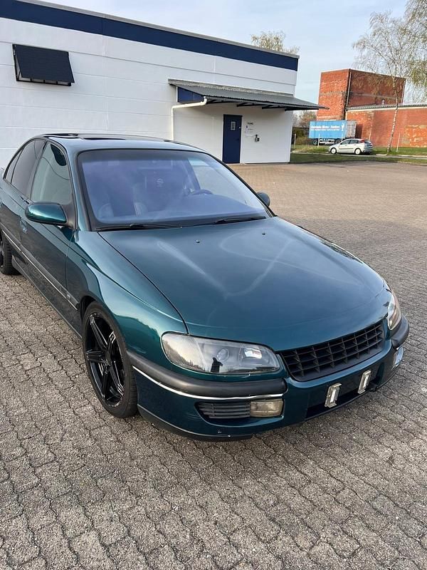 Occasion Opel Omega 150 ch (110 kW) 1997 Bleue Berline