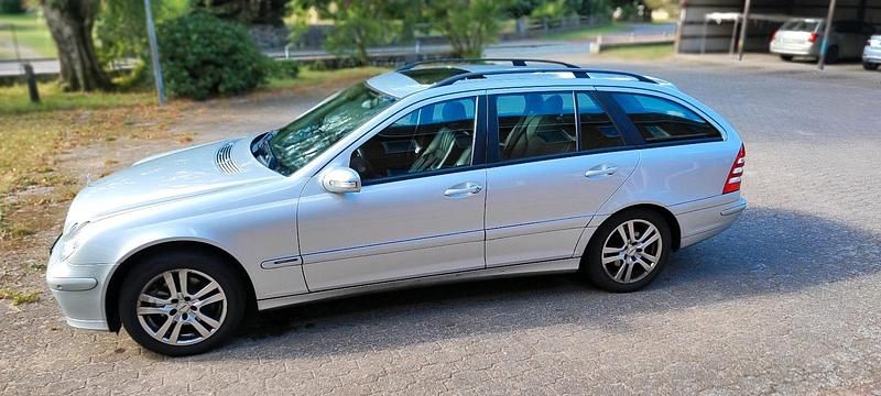 Silber Gebraucht 2006 Mercedes C200 Kombi | 2.200 € (Fairer Preis) - Bild 1/4