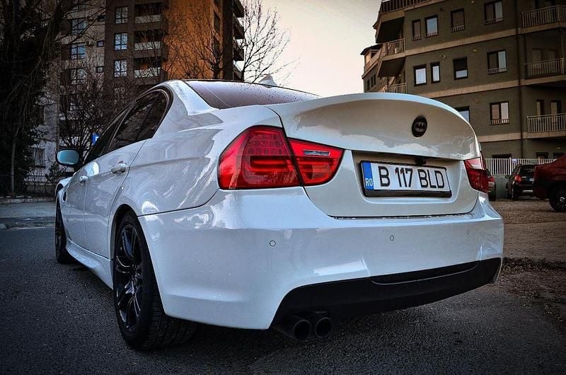 Weiß Gebraucht 2009 BMW 330 Performance Limousine | 8.500 € (Superpreis) - Bild 1/4