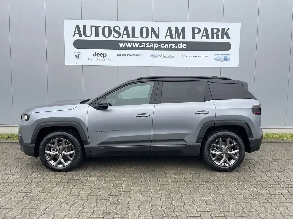 Neu Jeep Compass Altitude 144 PS (105 kW) 2026 Grau SUV