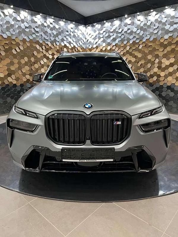 Grau Gebraucht 2024 BMW X7 M Sport SUV | 149.948 € - Bild 1/4