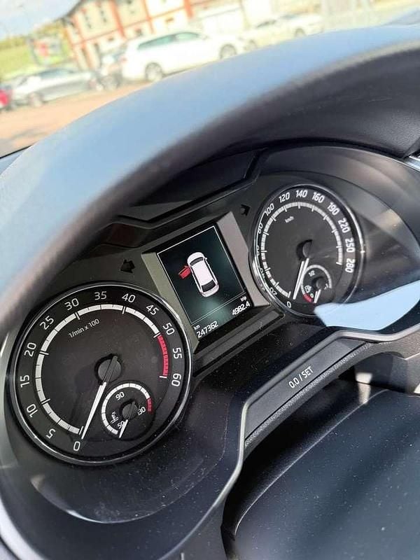 Gebraucht Skoda Octavia RS 184 PS (135 kW) 2016 Laserweiss Kleinwagen