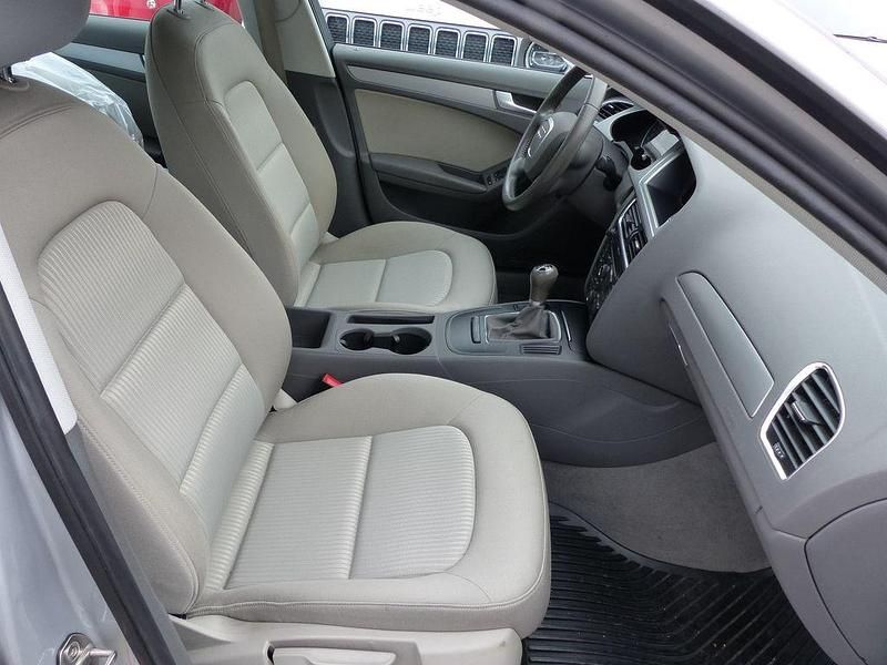 Gebraucht Audi A4 120 PS (88 kW) 2010 Silber Limousine