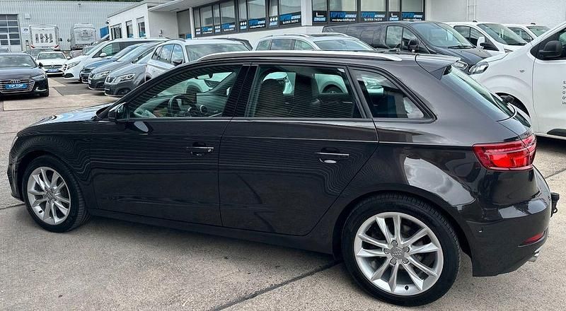 Gebraucht Audi A3 Sport 184 PS (135 kW) 2017 Braun Limousine